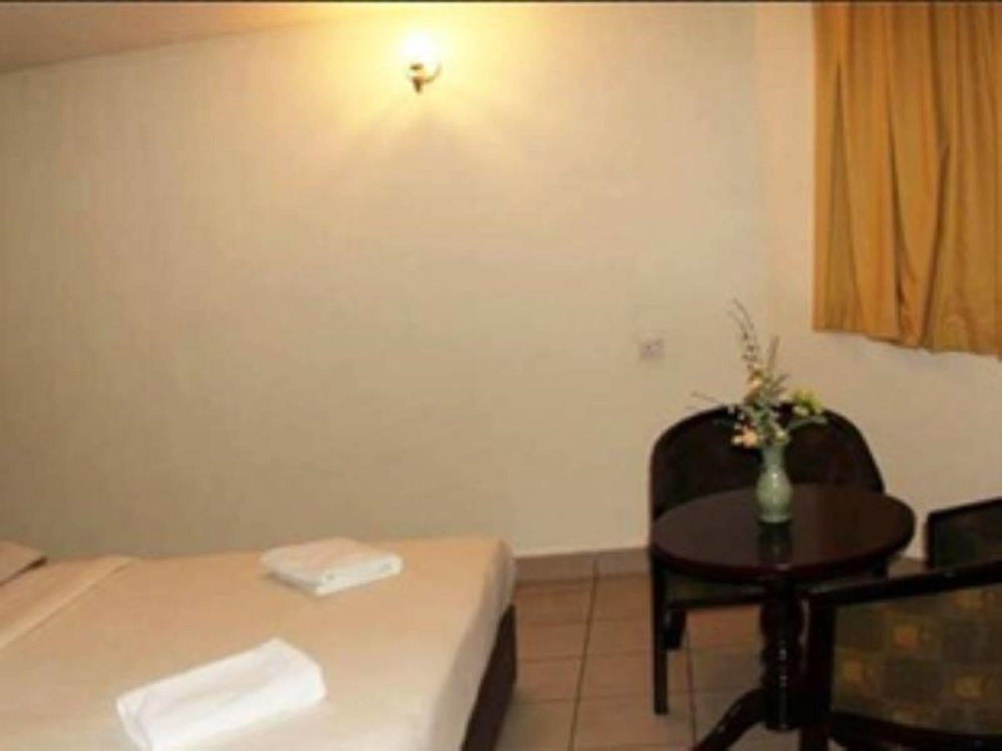 One Hotel Sadong Jaya Kota Kinabalu Luaran gambar